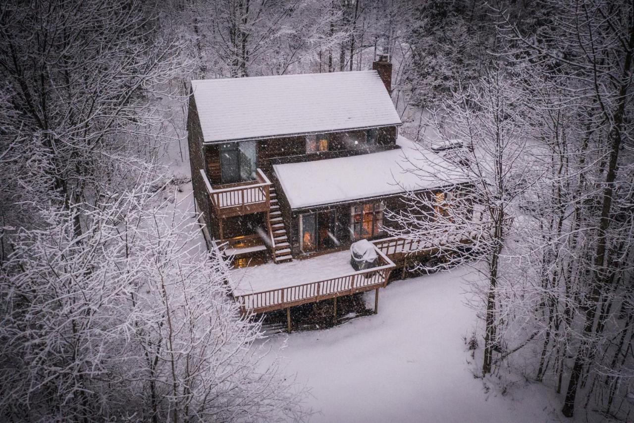 Quaint Stowe Cabin Exterior photo