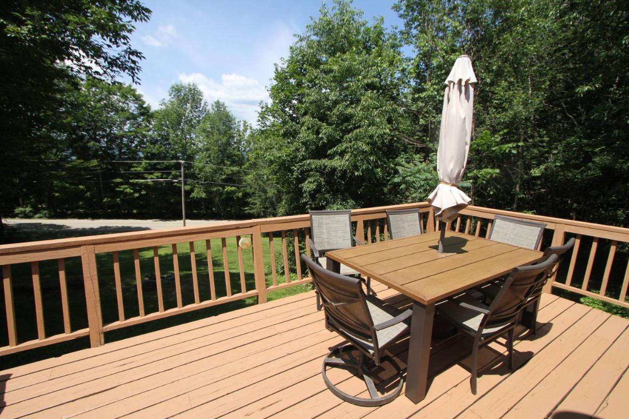 Quaint Stowe Cabin Exterior photo
